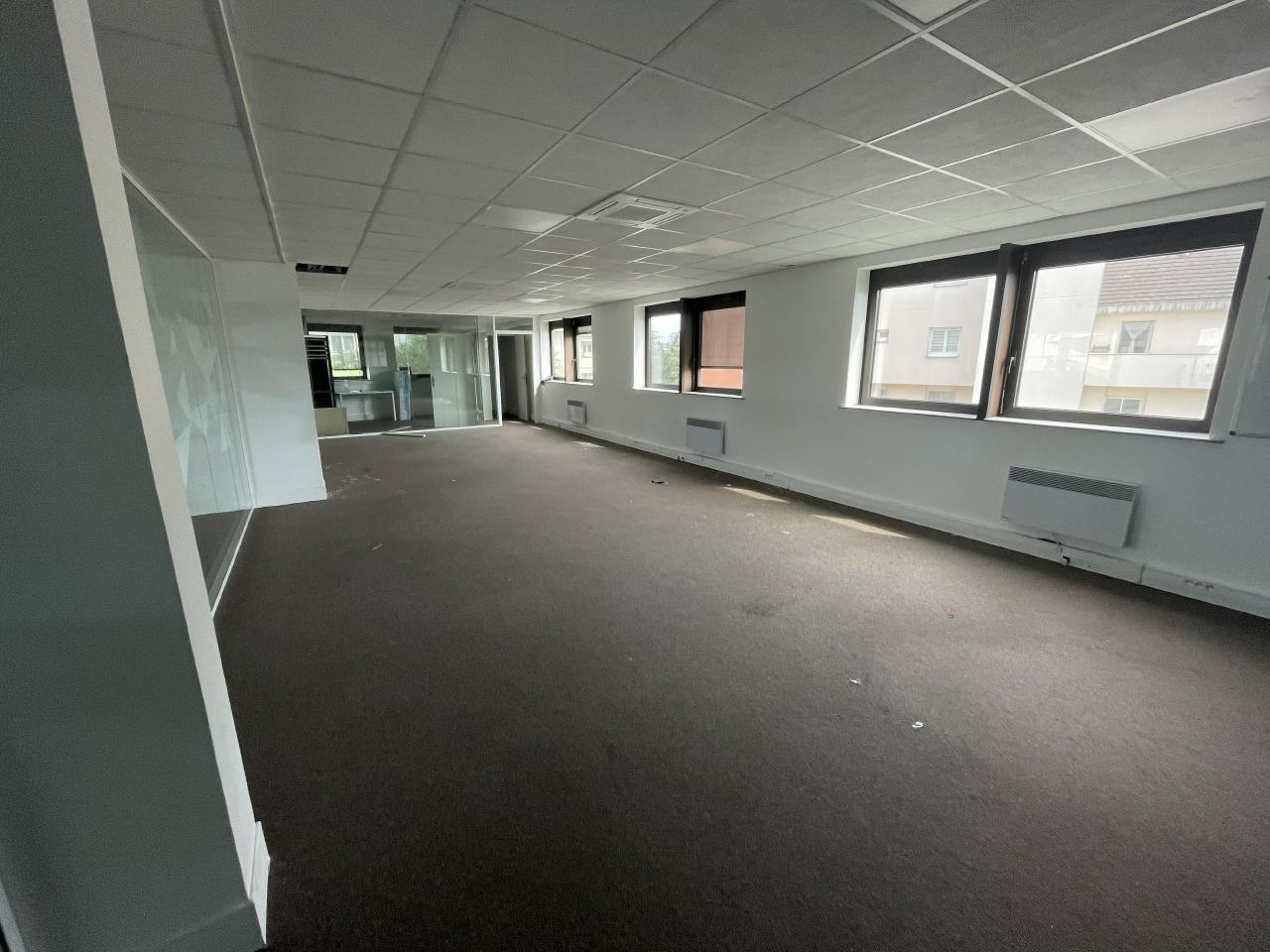 Bureau Lognes 3070m² Location bureau Lognes Seine-et-Marne OLBUR2422542 2